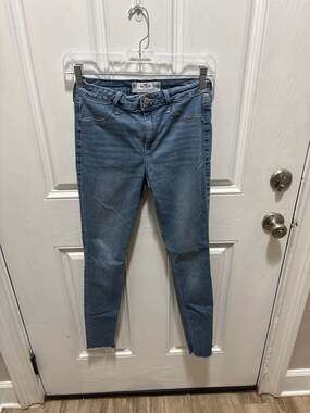 Hollister Curvy Mid-Rise Jean Legging Size 5R W27 L28 Advanced Stretch Denim